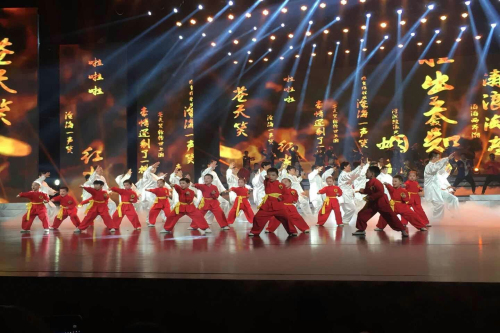 尊龙凯时集团举办职工文艺汇演