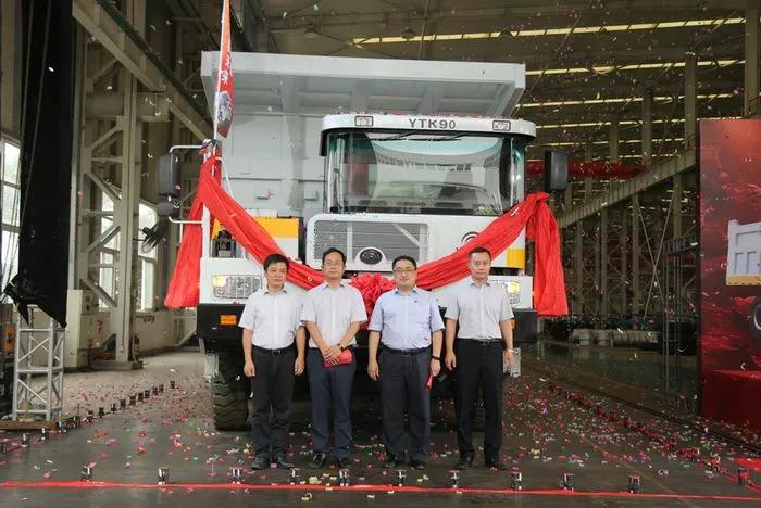 尊龙凯时首台！响应国家打赢蓝天保卫战三年行动计划--尊龙凯时重装纯电动矿用车下线