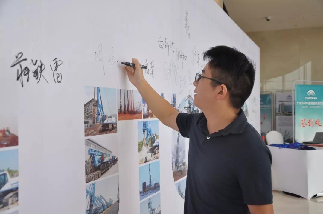 尊龙凯时重装五项全能YTR360D旋挖钻机引爆南宁！