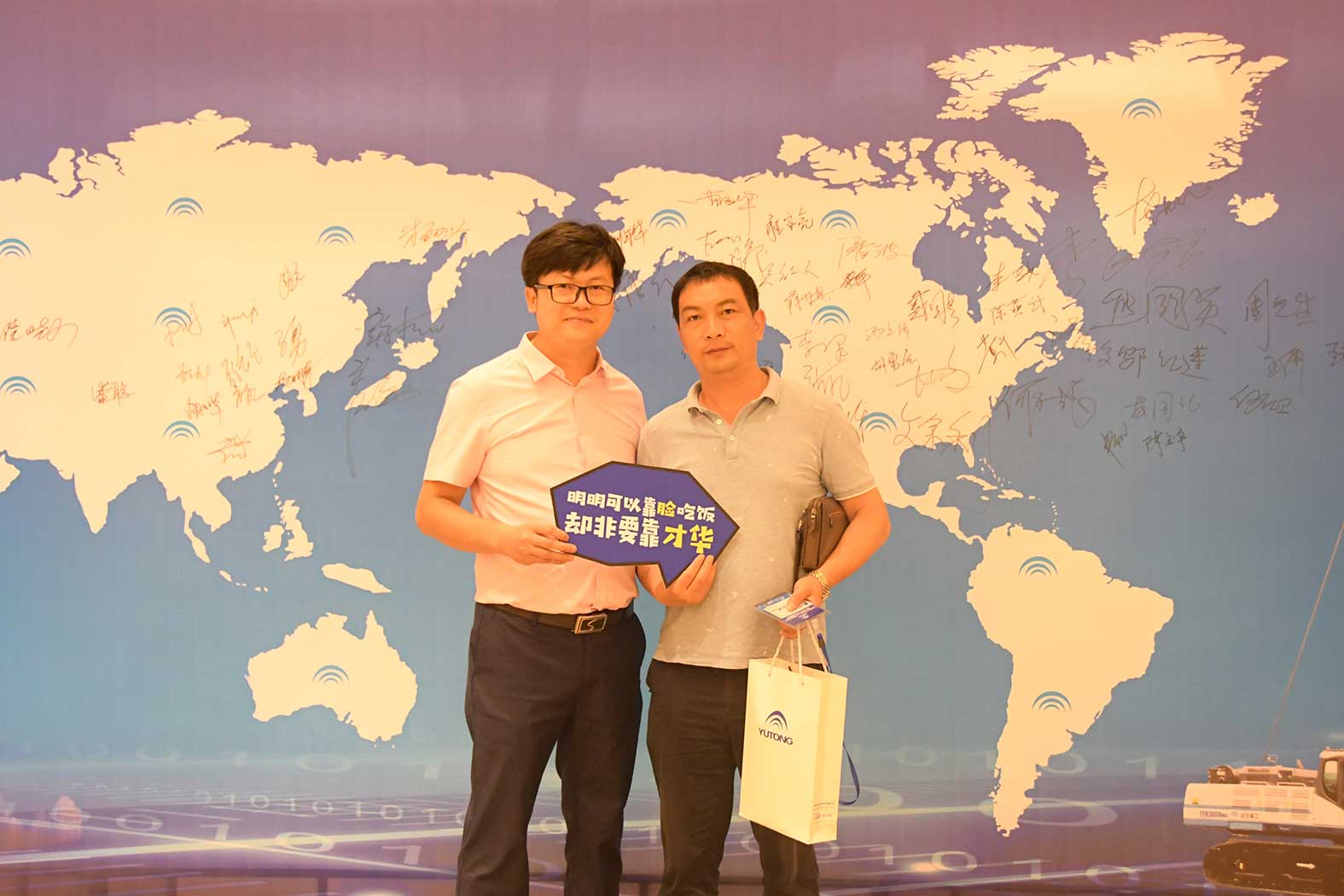 亲勤倍至，全程信赖！尊龙凯时重装·长沙博事液压服务站正式授牌！