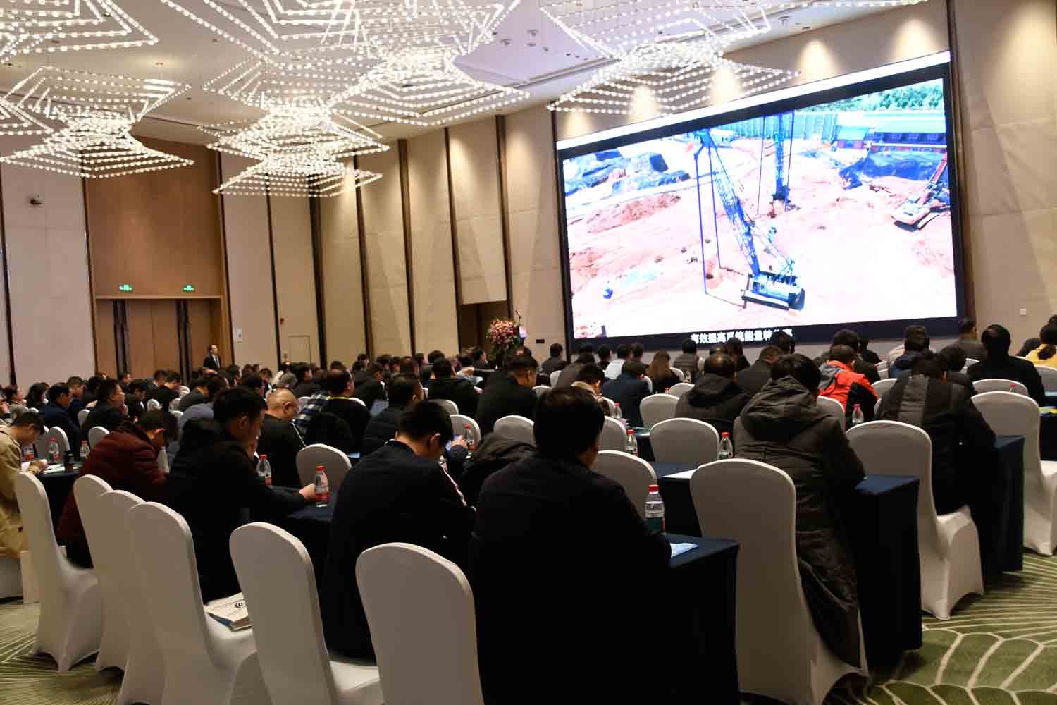 绿色驱动，质赢未来！尊龙凯时重装2019年度供应商大会隆重召开